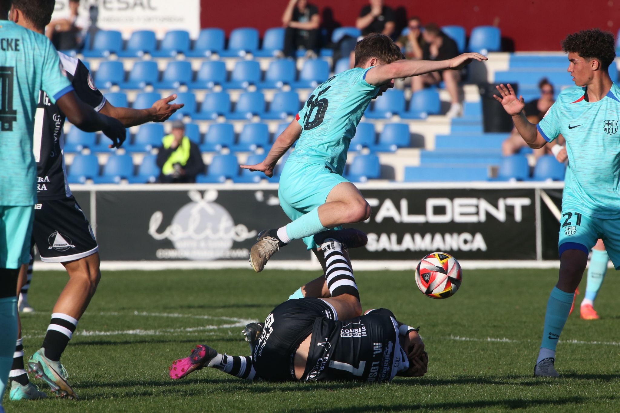 El partido entre Unionistas y el Barça B, en imágenes
