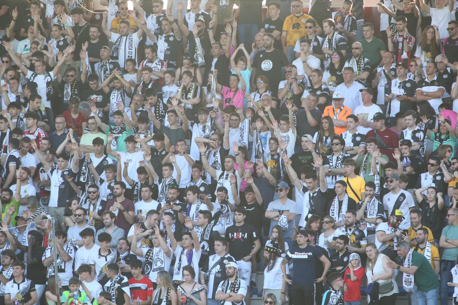 El partido entre Unionistas y el Barça B, en imágenes