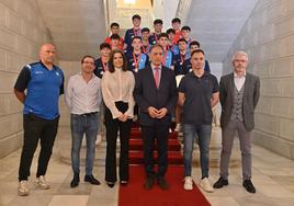 El equipo juvenil del Unionistas Fútbol Sala celebra en Salamanca su triunfo como subcampeón de España