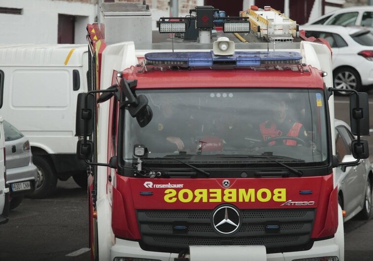 Despliegue de Bomberos y Policía Local tras avistar a un hombre en un tejado