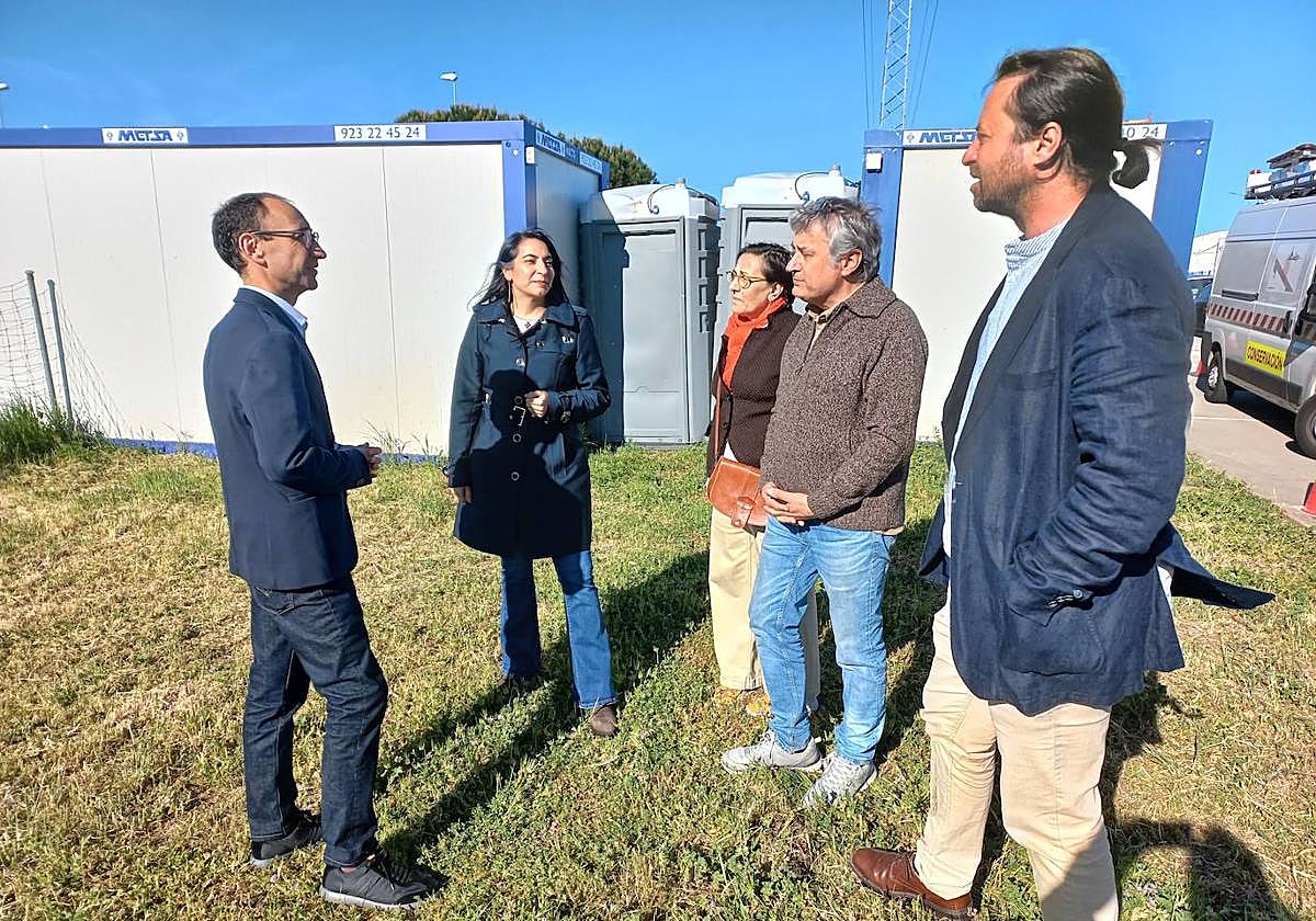 Visita de David Serrada, Sara Sánchez y los diputados provinciales del PSOE Fernando Rubio y Antonio Cámara.