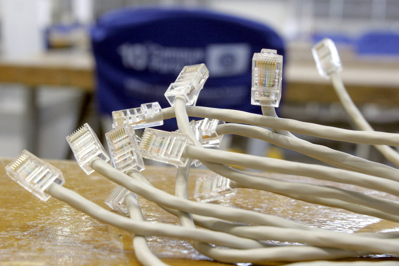 Conexiones de cable telefónico.