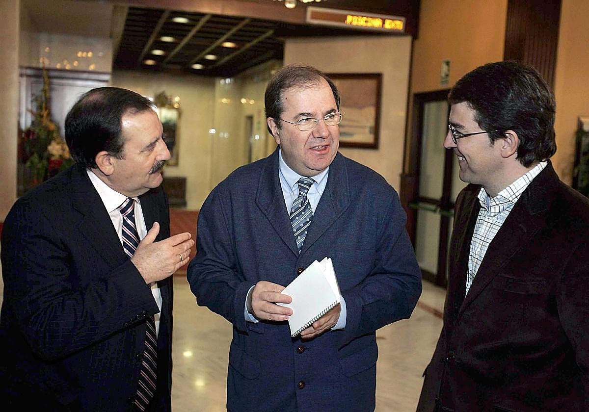 El que fue presidente de la Junta de Castilla y León, Juan Vicente Herrera, el exalcalde de Salamanca, Julián Lanzarote y Alfonso Fernández Mañueco.