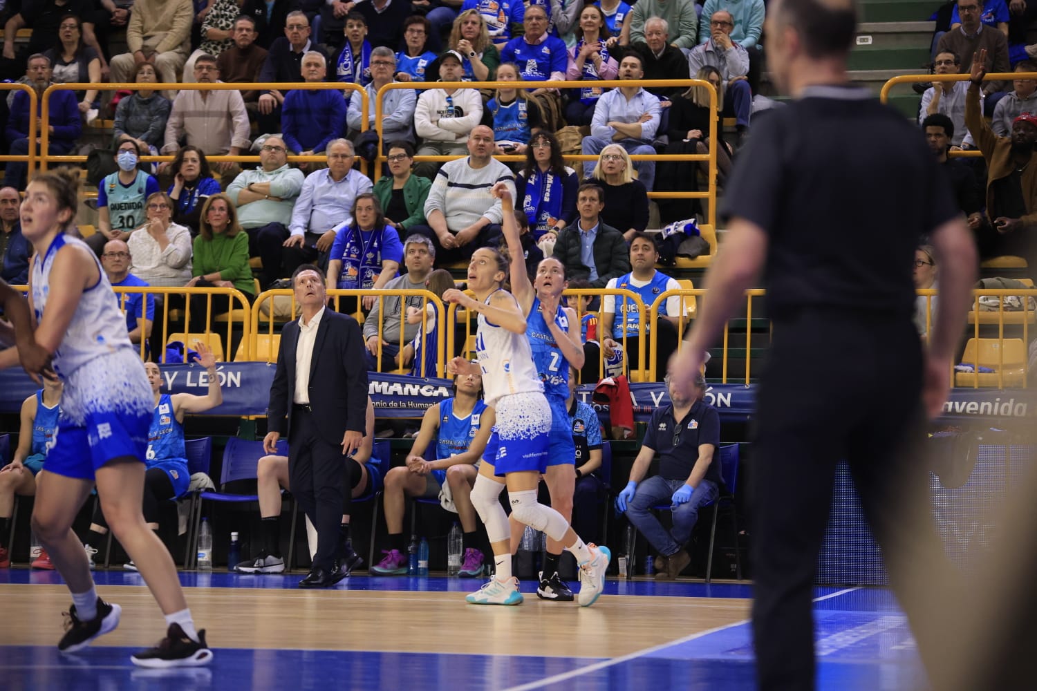 Avenida remonta y jugará las semifinales ante Girona