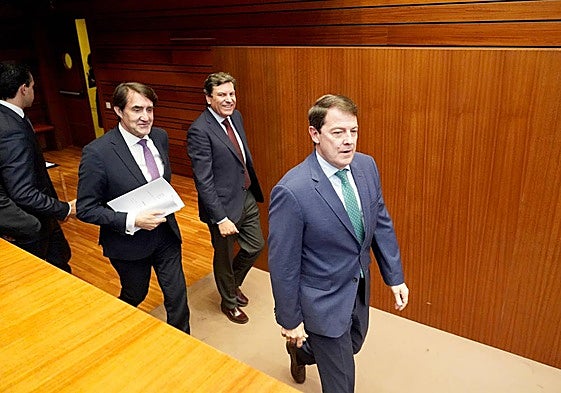 El presidente de la Junta, Alfonso Fernández Mañueco, durante la segunda sesión del Pleno de las Cortes.