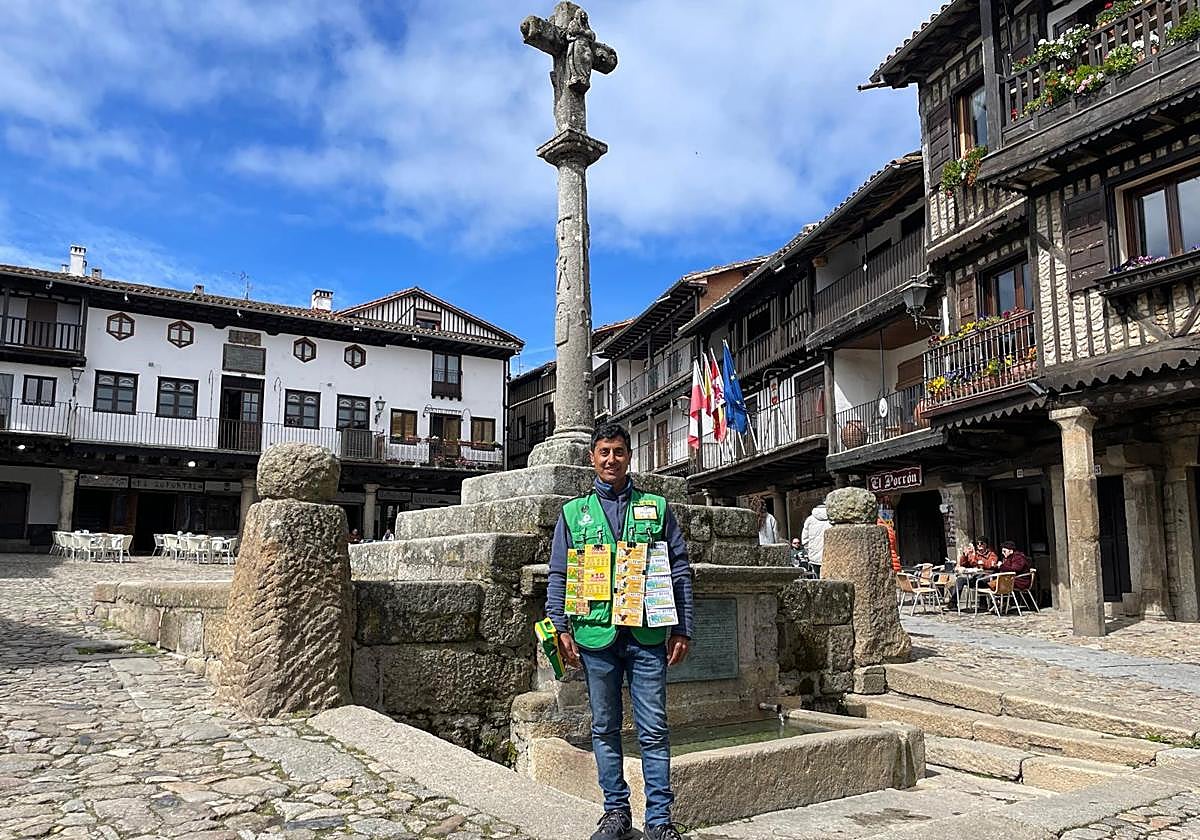Ernesto Martín, en la plaza de La Alberca.