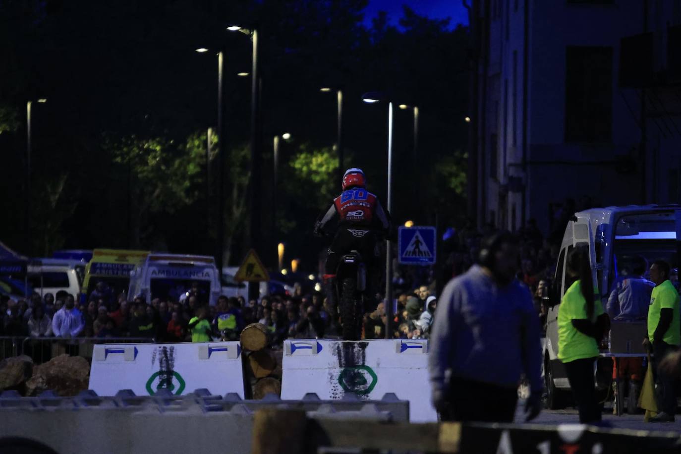 Súper Enduro nocturno en pleno centro de Salamanca