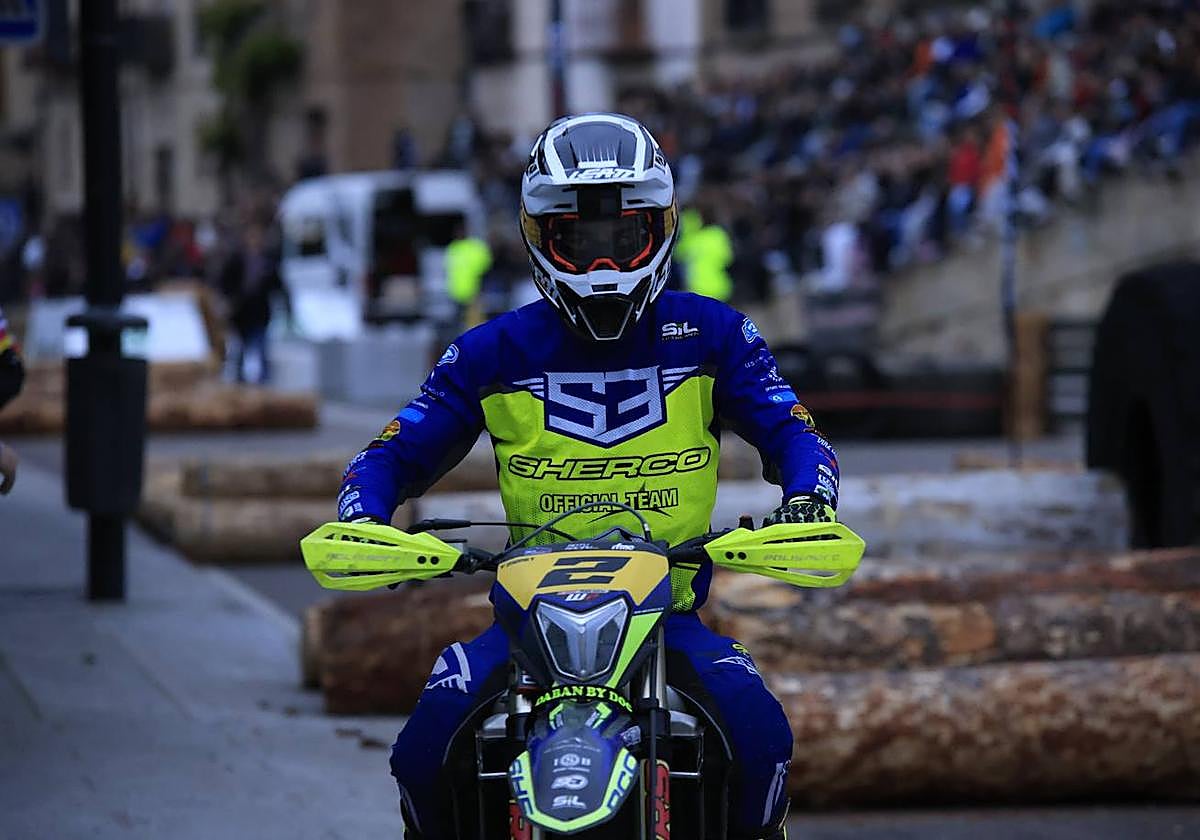 Súper Enduro nocturno en pleno centro de Salamanca