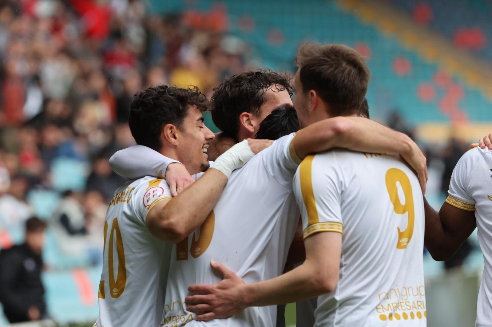 Un Salamanca CF UDS lanzado no se basta y mira ya al playoff de ascenso