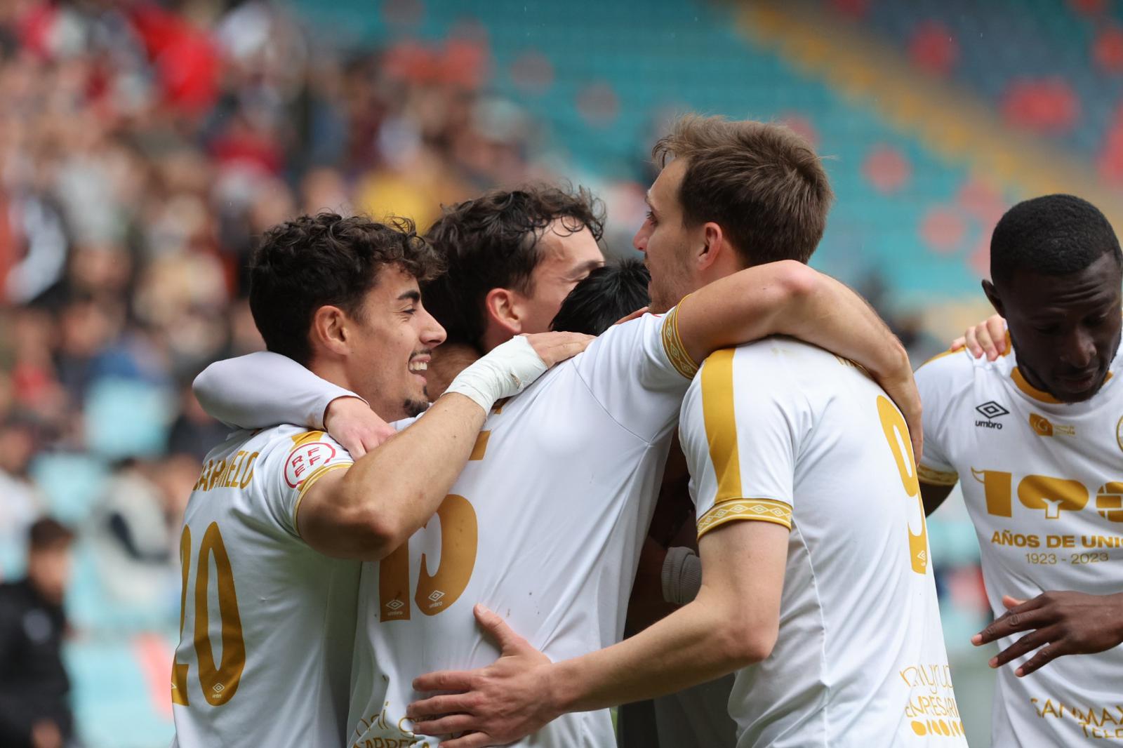 Un Salamanca CF UDS lanzado no se basta y mira ya al playoff de ascenso