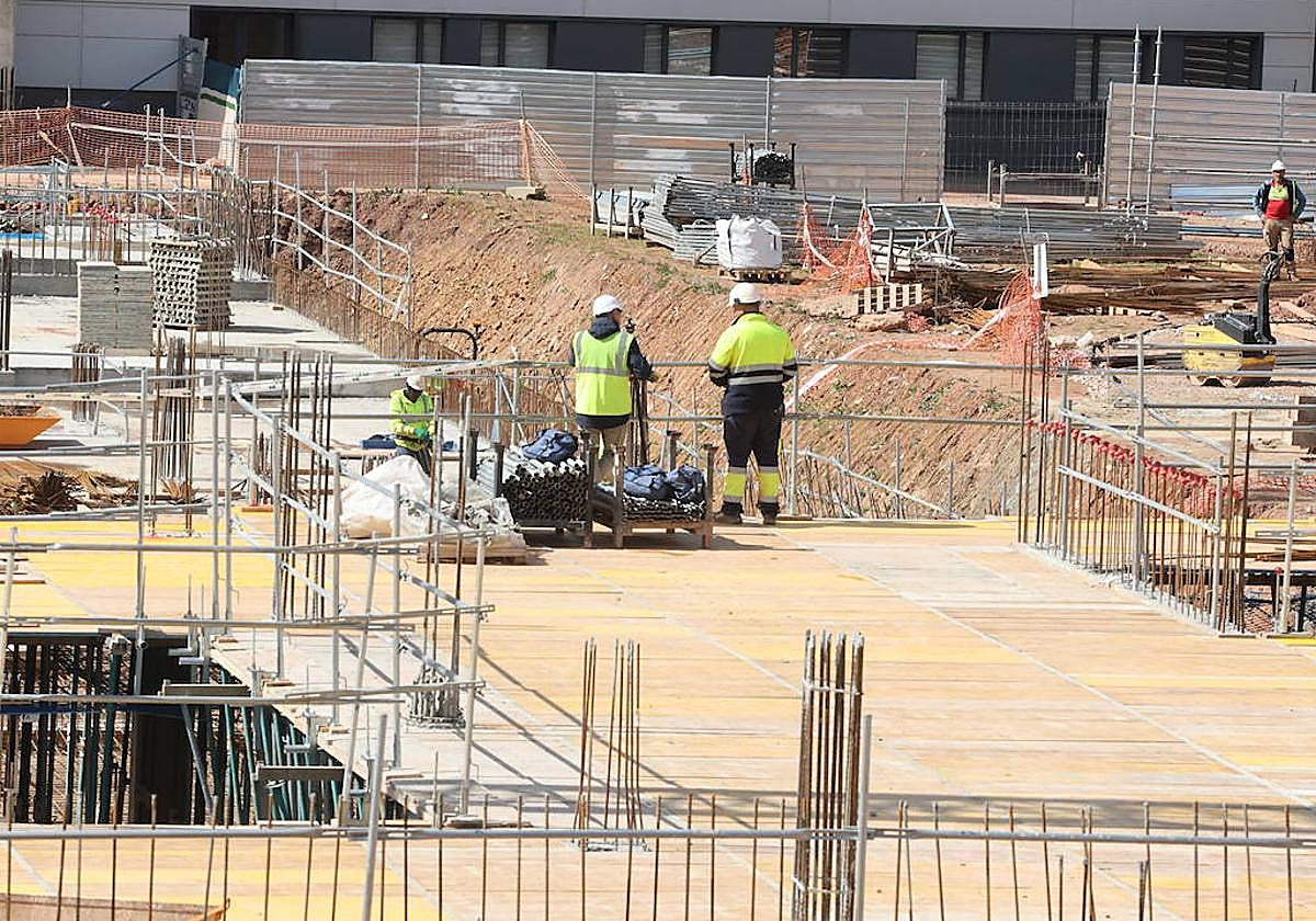 Trabajadores en una obra en Salamanca.