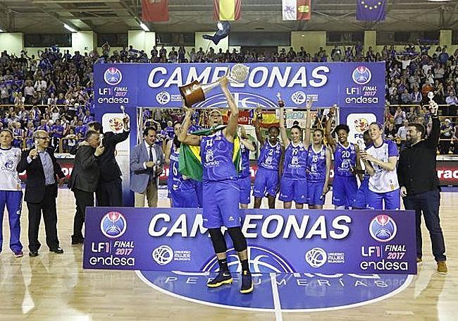 Erika de Souza levanta el título de campeón de liga