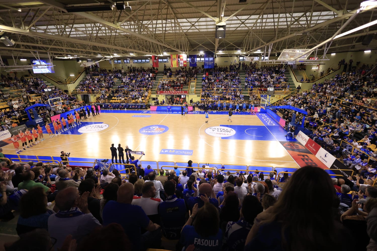 El emocionante partido entre Avenida y Valencia Basket, en imágenes