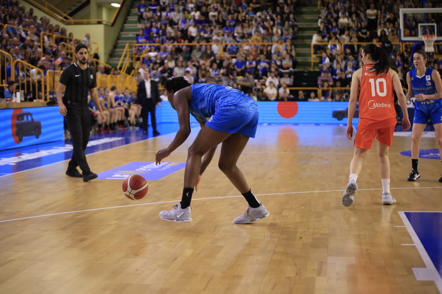 El emocionante partido entre Avenida y Valencia Basket, en imágenes