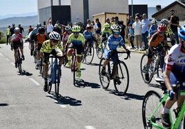 Los ciclistas de las Escuelas de Castilla y León en ruta, protagonistas en Guijuelo