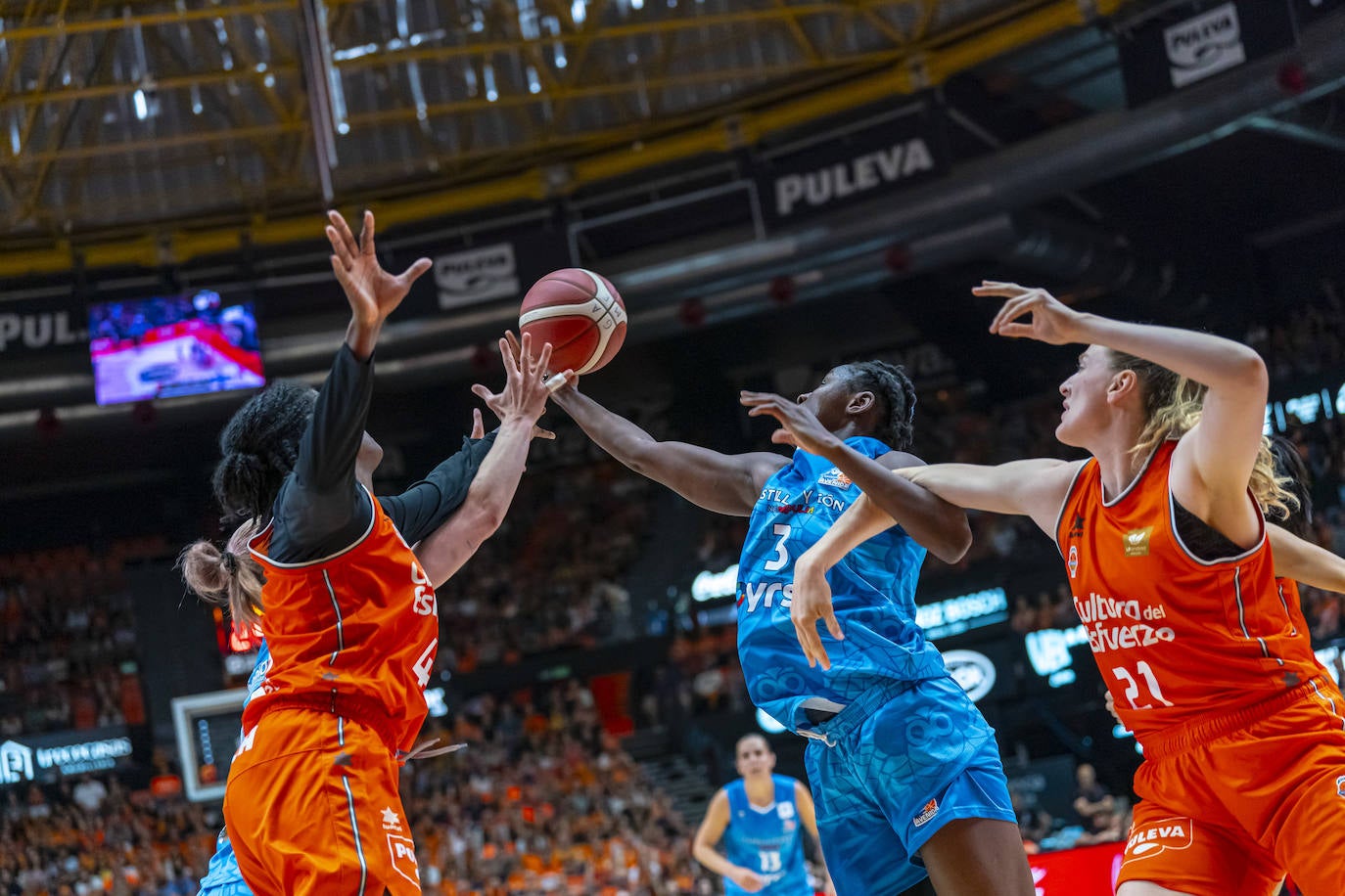 El partido entre Avenida y Valencia Basket en imágenes