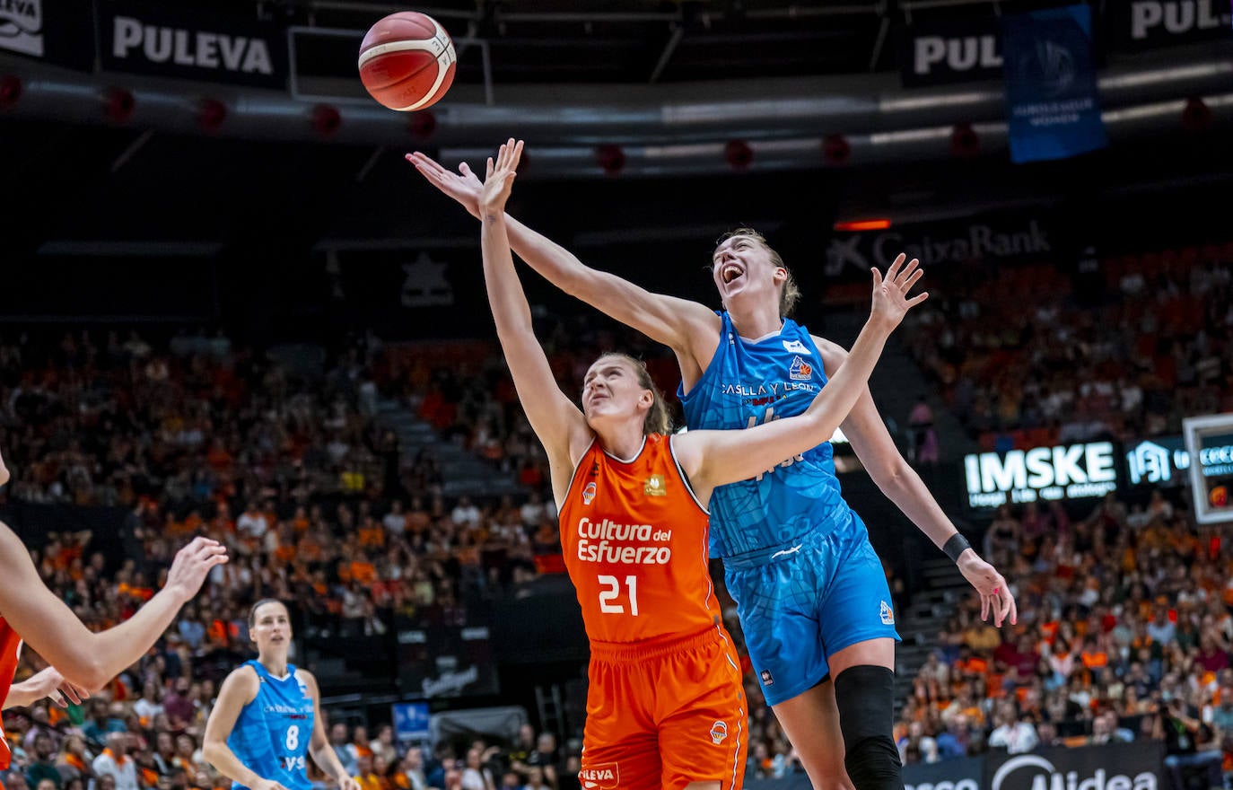 El partido entre Avenida y Valencia Basket en imágenes