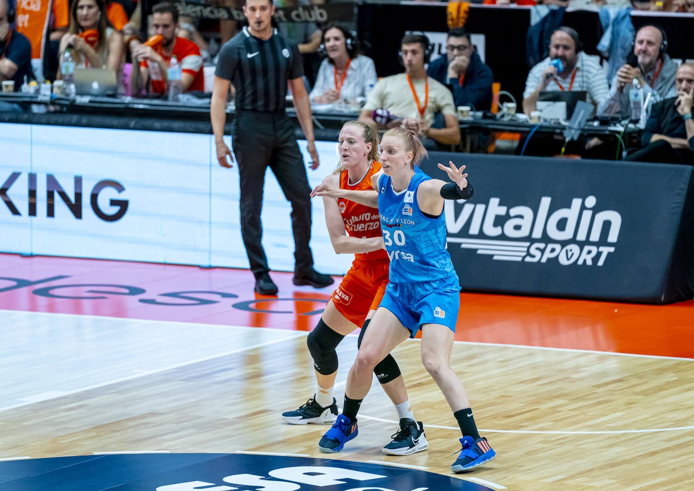 El partido entre Avenida y Valencia Basket en imágenes