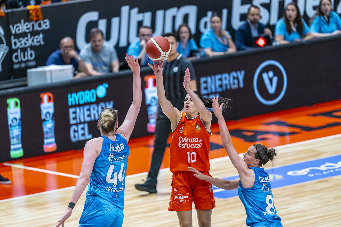 El partido entre Avenida y Valencia Basket en imágenes