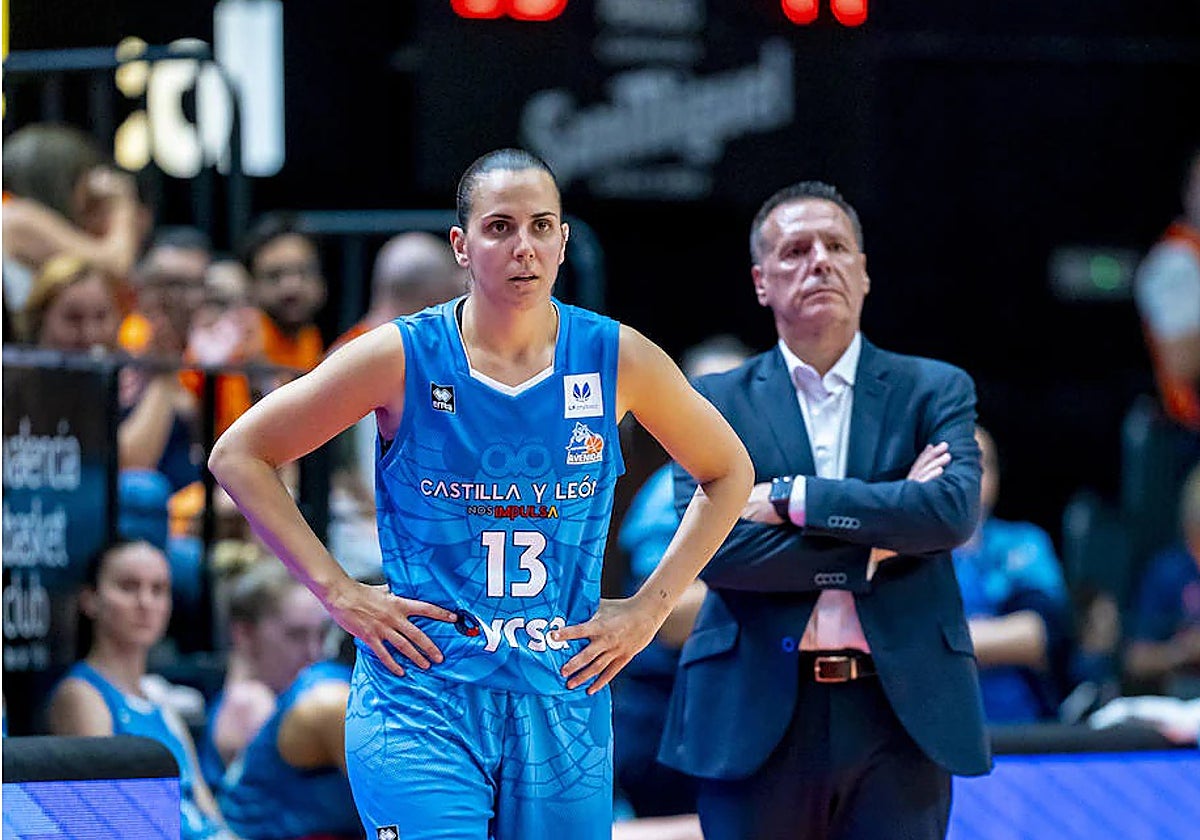 Nacho Martínez, en segundo término, tras Andrea Vilaró