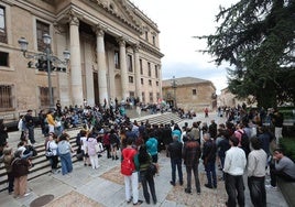 Concentración de estudiantes en la Plaza de Anaya a favor de Palestina.