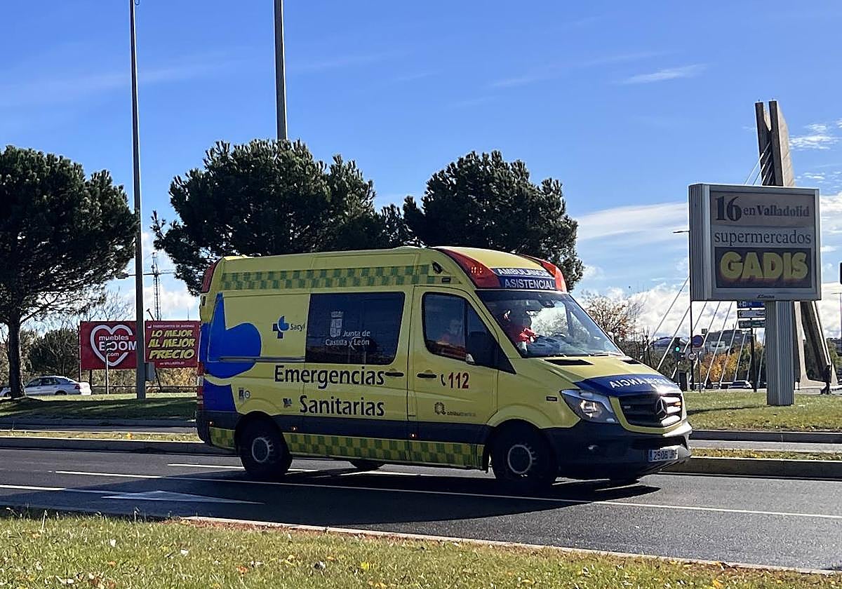 Foto de archivo de una ambulancia del Sacyl
