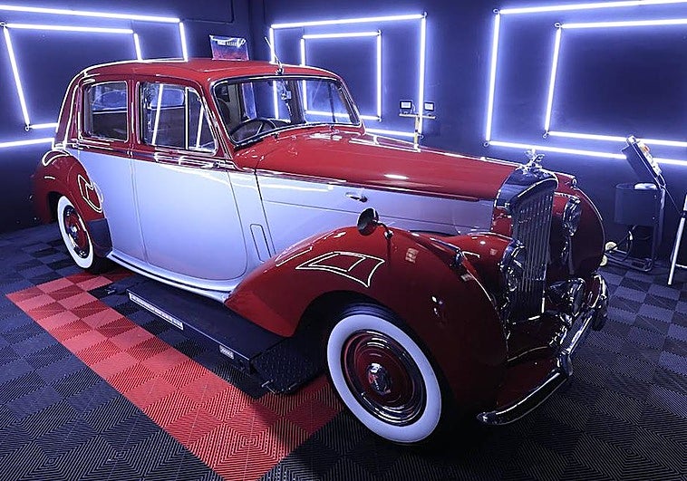 El Bentley de 1955 tras ser tratado para recuperar su aspecto original.