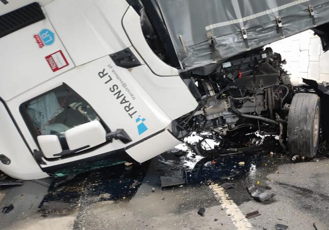 El vehículo accidentado, en un incidente en el que no se han lamentado daños personales graves.