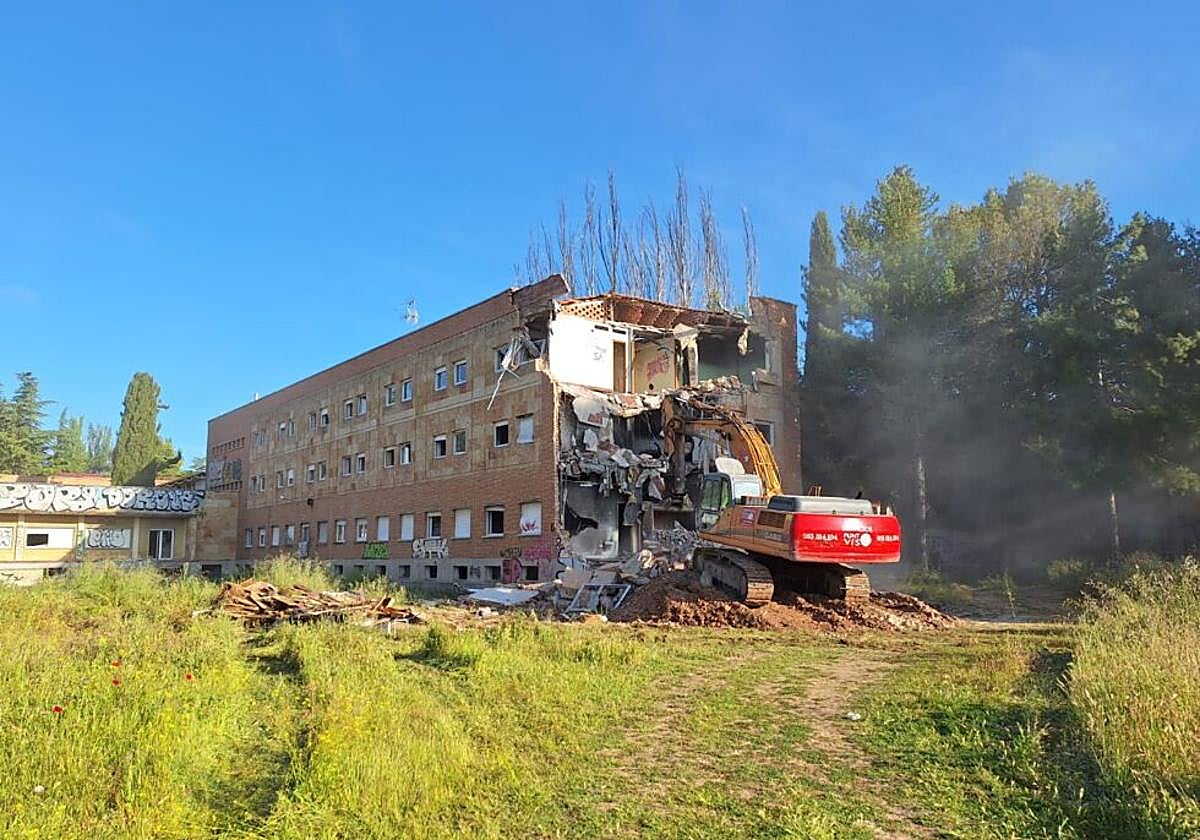 Trabajos de derribo este jueves.