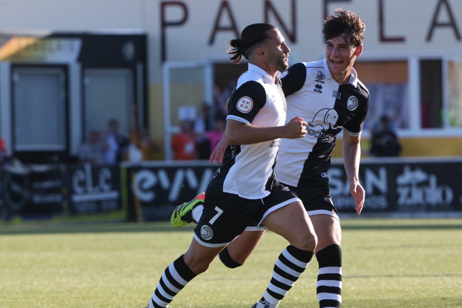 El partido entre Unionistas CF y CD Arenteiro en imágenes