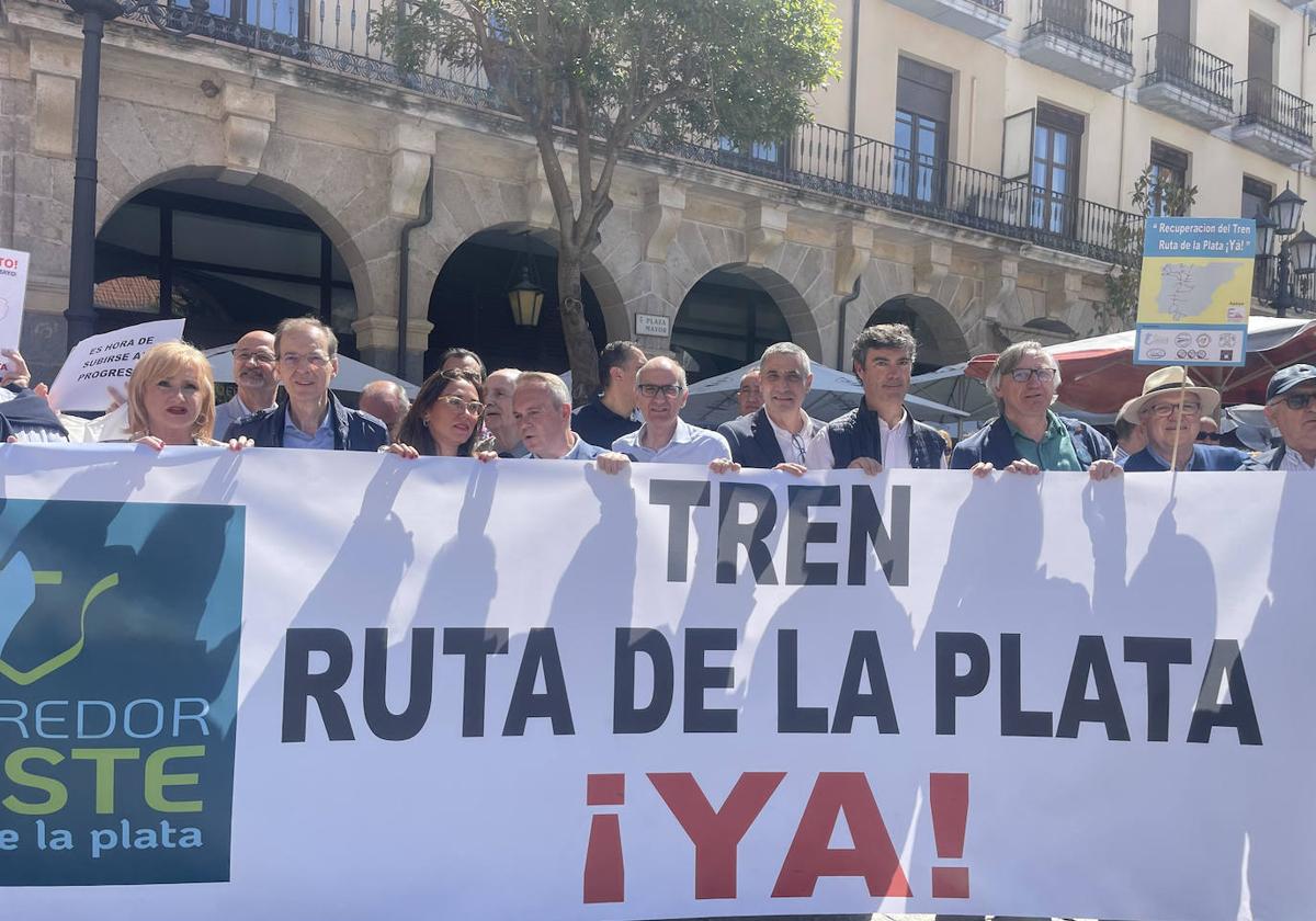 Salmantinos apoyan en Zamora la reapertura del tren Ruta de la Plata