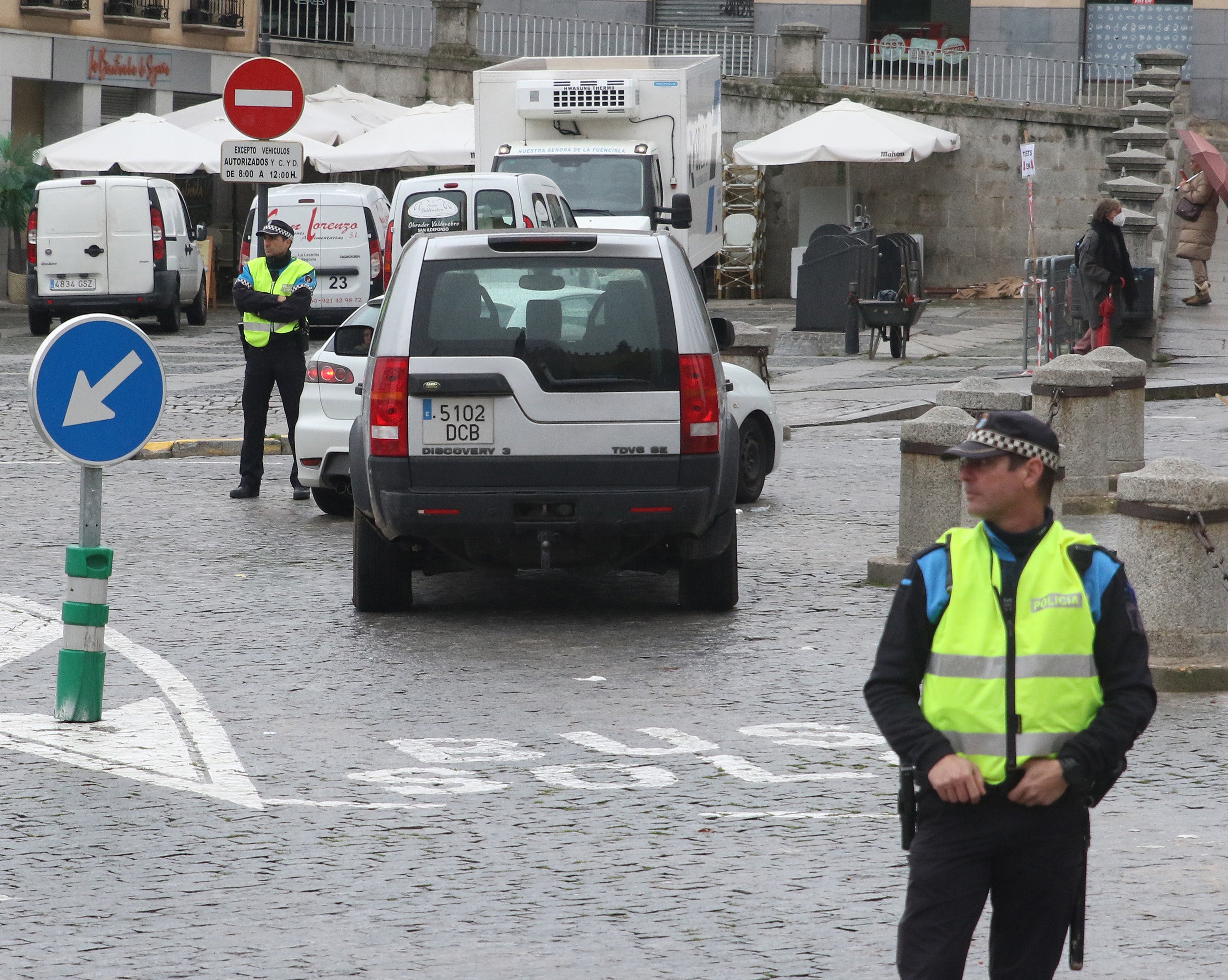 Agente de la Policía Local en un control de alcoholemia en una imagen de archivo.