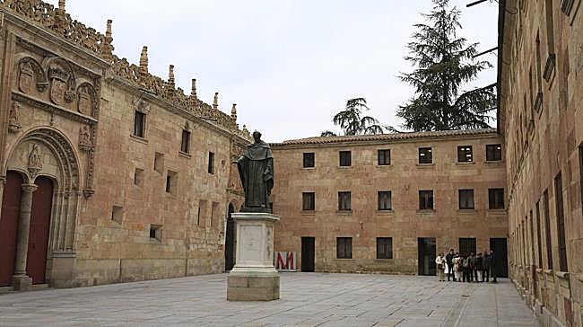 ¿A quién se considera fundador de la Universidad de Salamanca?