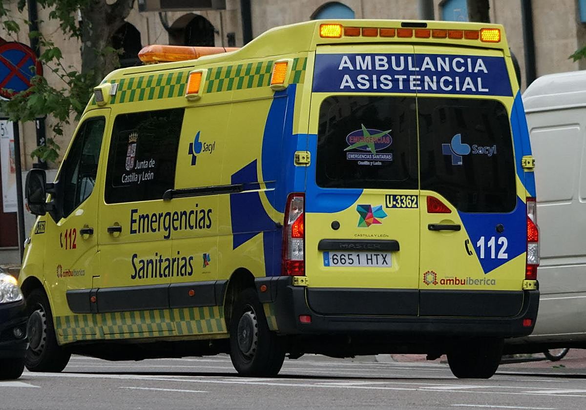 Foto de archivo de una ambulancia del Sacyl