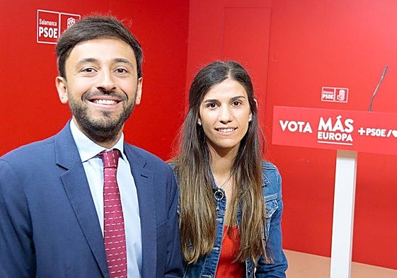 El senador del PSOE de Salamanca, Fran Díaz, junto a la secretaria provincial de Educación del PSOE, Miryam Tobal.