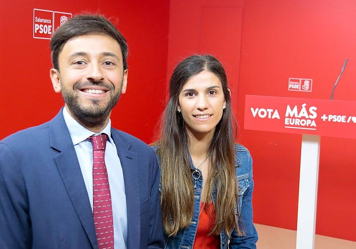 El senador del PSOE de Salamanca, Fran Díaz, junto a la secretaria provincial de Educación del PSOE, Miryam Tobal.