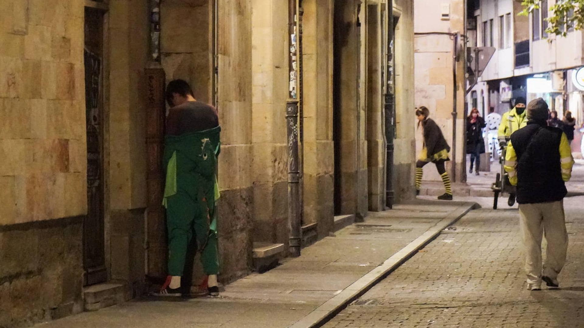 Salamanca sube la multa por orinar en la calle: 500 euros por sanción |  Salamancahoy