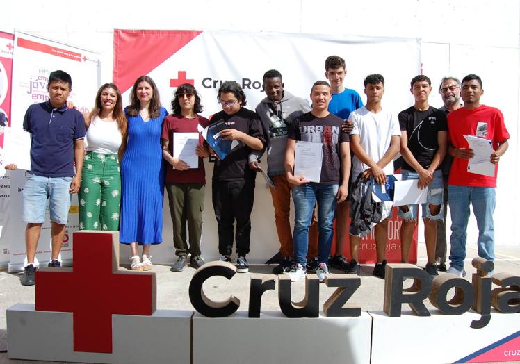 Jóvenes formados en el Curso de Mantenimiento Básico de Edificios.