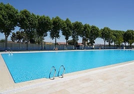 Foto de archivo de la piscina de Tejares