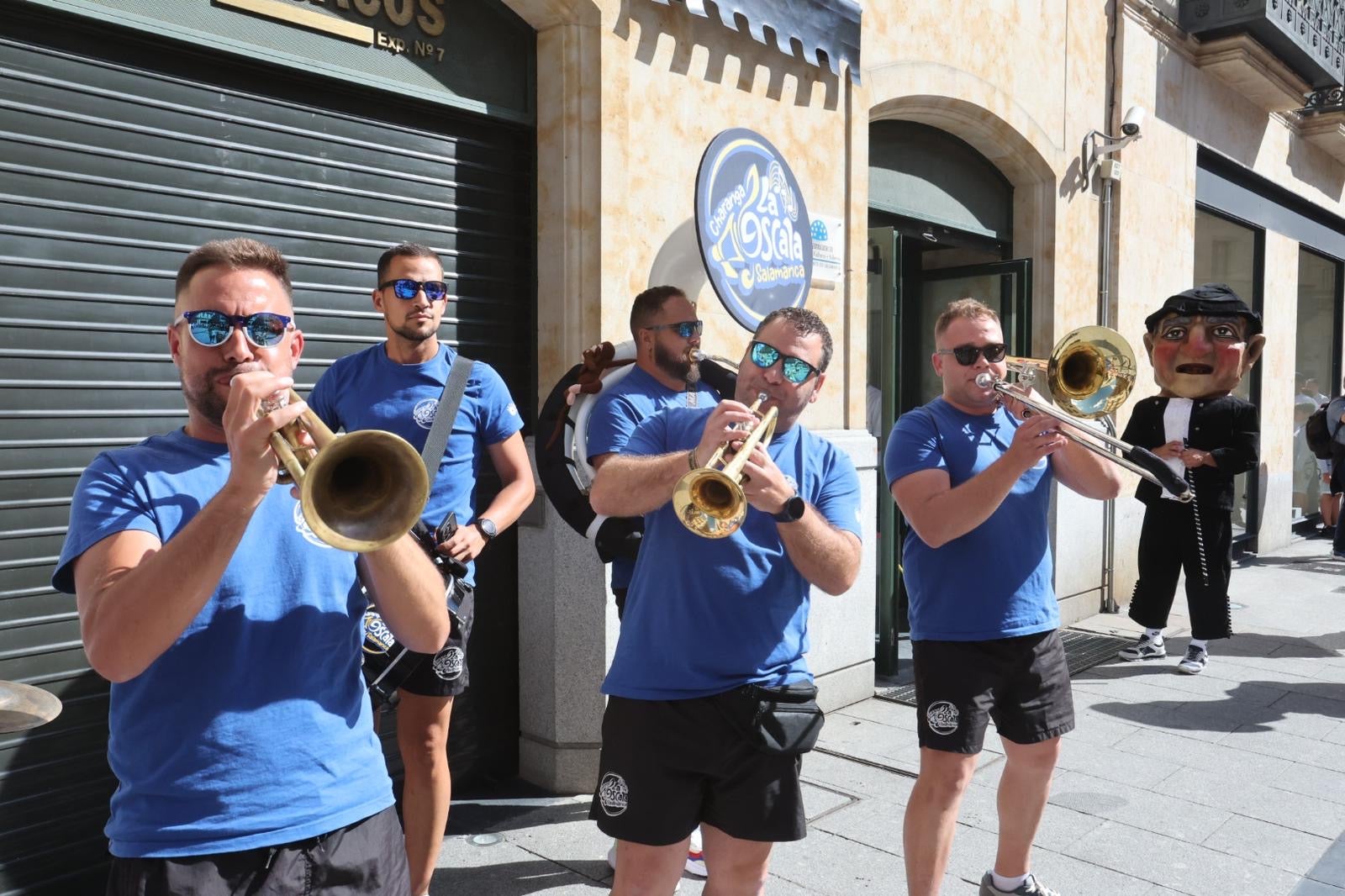 El pasacalles y los cabezudos, en imágenes