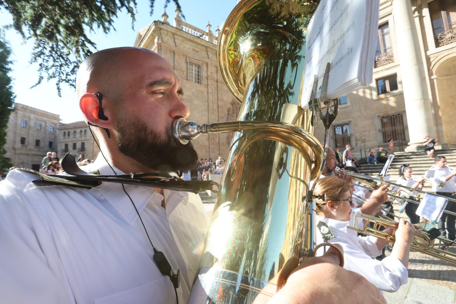 Salamanca rinde honor a su patrón con música y flores