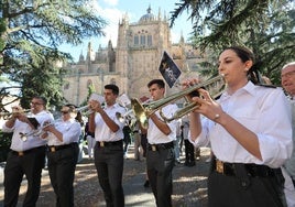 La Agrupación Musical La Expiración toca música