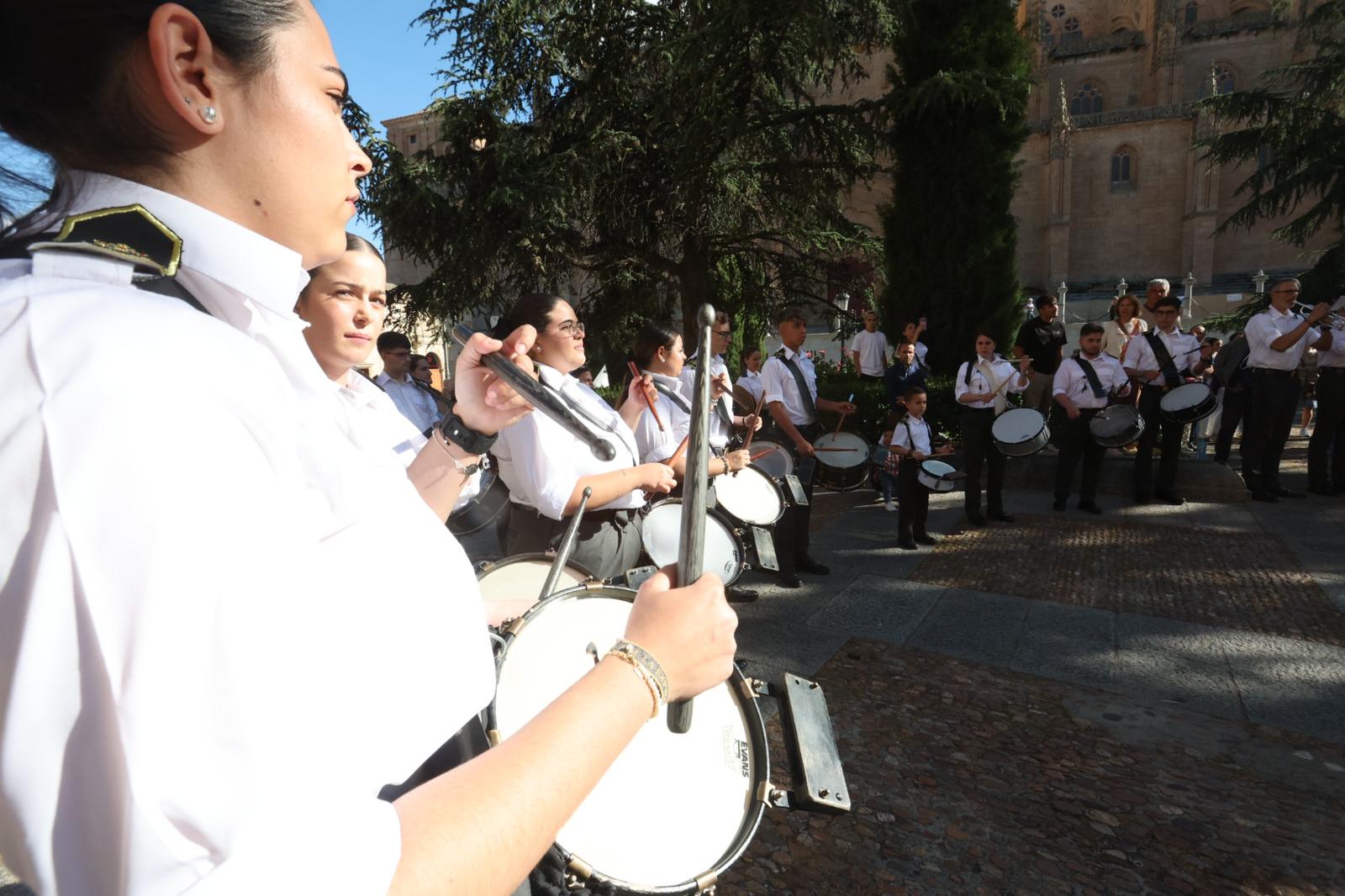 Salamanca rinde honor a su patrón con música y flores