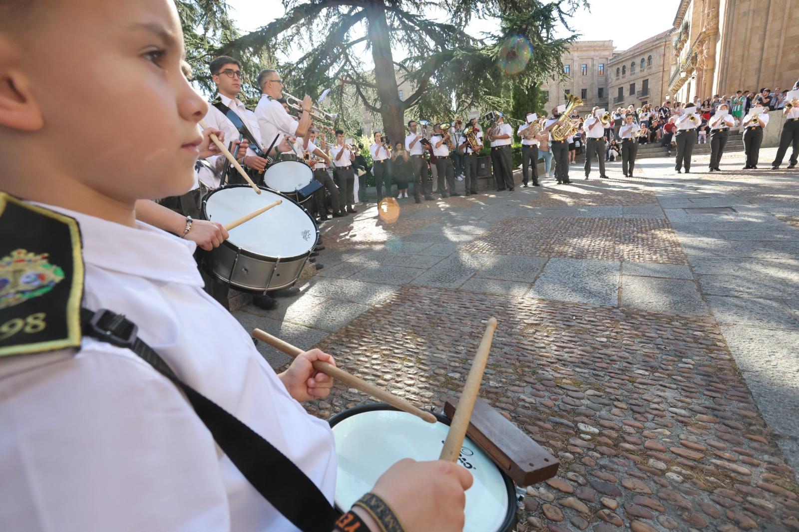 Salamanca rinde honor a su patrón con música y flores