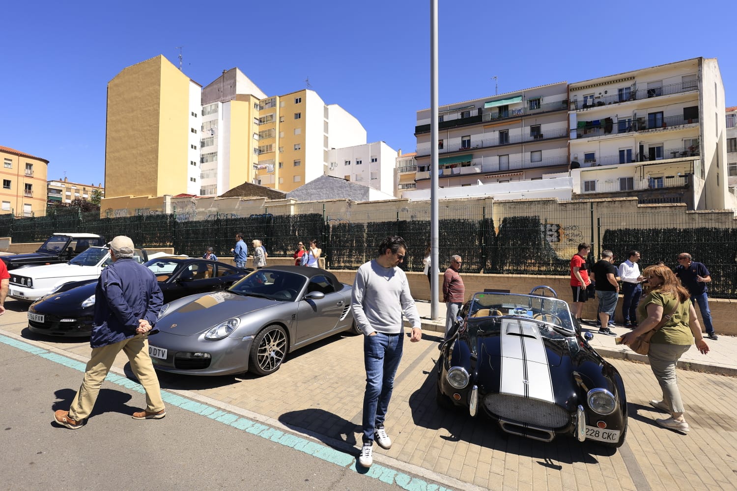 Los vehículos antiguos recorren Salamanca a favor de las Hermanitas de los Pobres