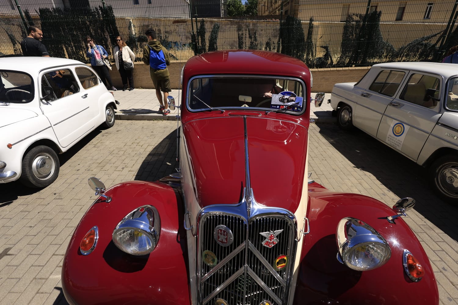 Los vehículos antiguos recorren Salamanca a favor de las Hermanitas de los Pobres