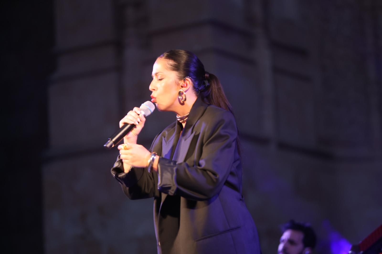 Huecco y Sara Correia triunfan en otra noche de lleno total