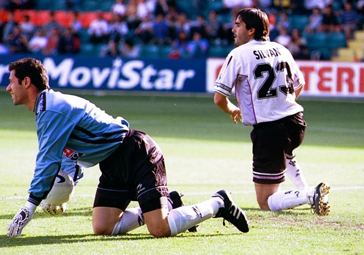 Silvani, delantero de la UD Salamanca, en el penúltimo partido en Primera en el Helmántico ante la Real Sociedad el 30 de mayo de 1999.