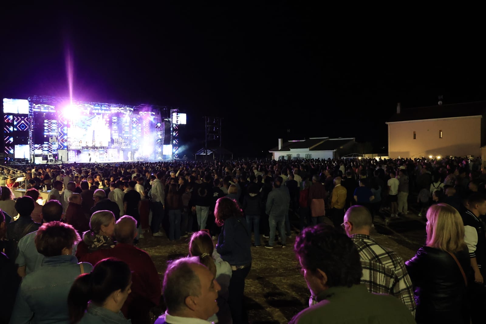 La actuación de Panorama en Castellanos de Villiquera, en imágenes