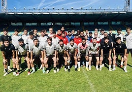 Plantilla del Salamanca UDS en el Helmántico en el último entrenamiento de la temporada.
